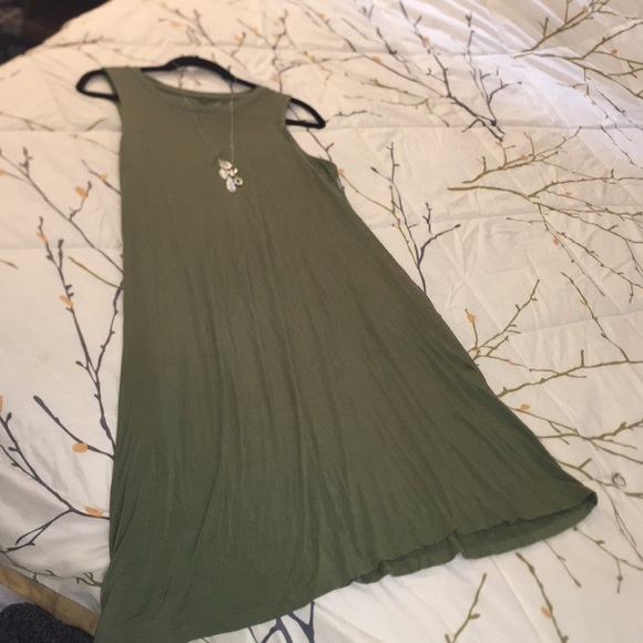 Olive green a line dress with pockets - Picture 2 of 2